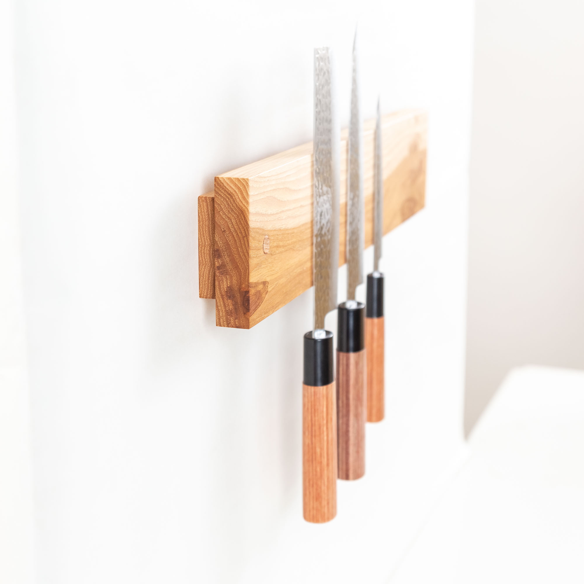 Minimalist Magnetic Knife Holder For Wall